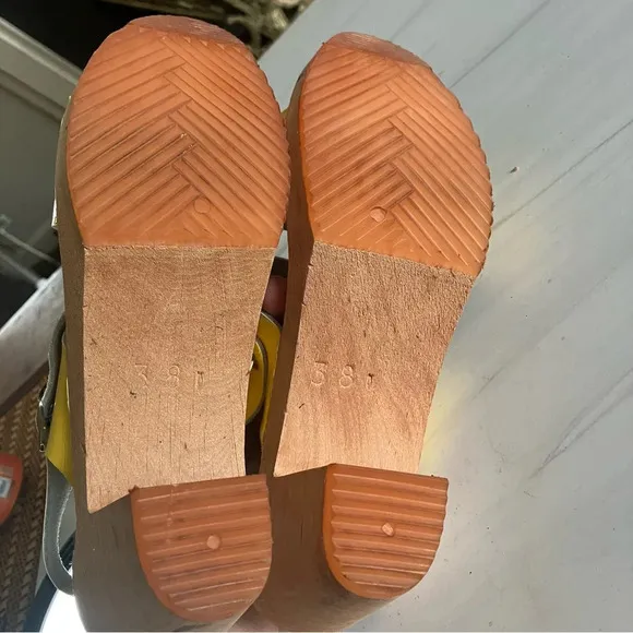 Cape Clogs Sweden Hedda Yellow Patent Wood Sole Sandals Women's Size 38