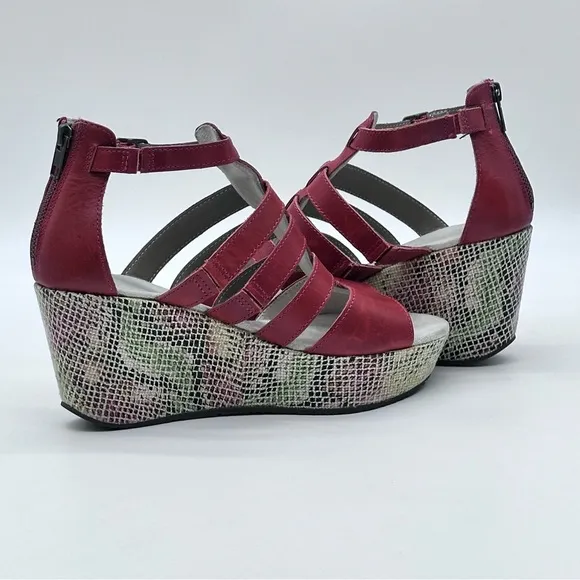 Caterpillar Westwood Wedge Sandals. Size 9