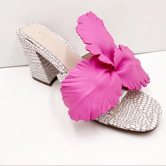 🆕{CECELIA NEW YORK} Hibiscus Leather Block Heel Slide Sandals