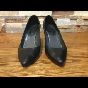 CELINE Black shoes with a small metal heel