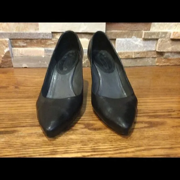 CELINE Black shoes with a small metal heel