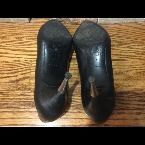 CELINE Black shoes with a small metal heel