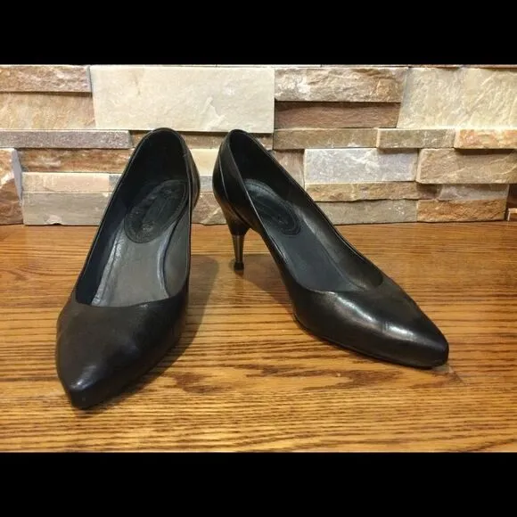 CELINE Black shoes with a small metal heel