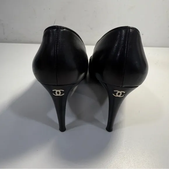Chanel Black Pumps Heels Women’s 7.5 Size Leather Closed Toe Gold Logo Shoes