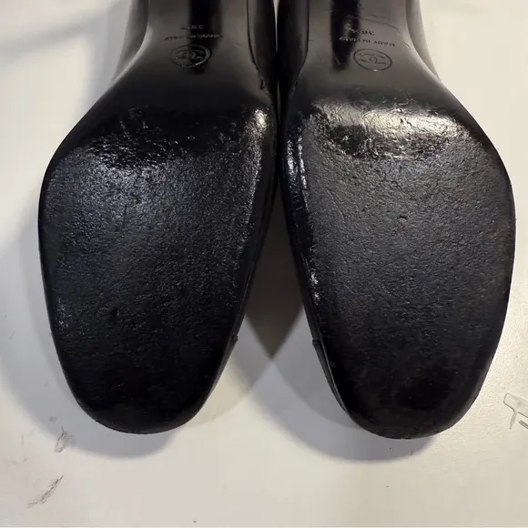 Chanel Black Pumps Heels Women’s 7.5 Size Leather Closed Toe Gold Logo Shoes
