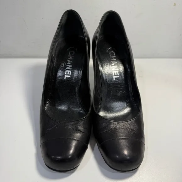 Chanel Black Pumps Heels Women’s 7.5 Size Leather Closed Toe Gold Logo Shoes