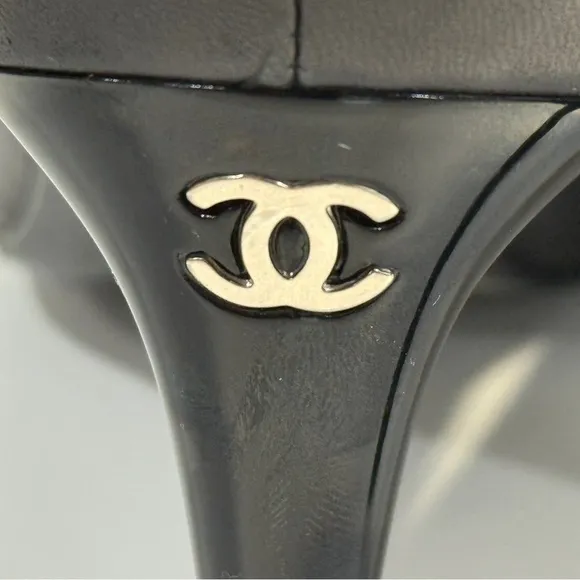 Chanel Black Pumps Heels Women’s 7.5 Size Leather Closed Toe Gold Logo Shoes