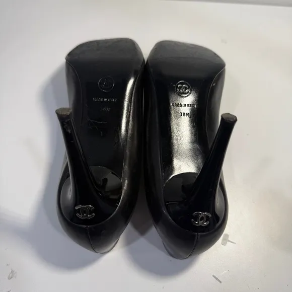 Chanel Black Pumps Heels Women’s 7.5 Size Leather Closed Toe Gold Logo Shoes