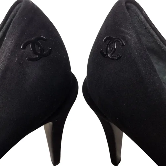 Chanel Escarpins Suede and Black Patent Leather Cap Toe Platform Pumps