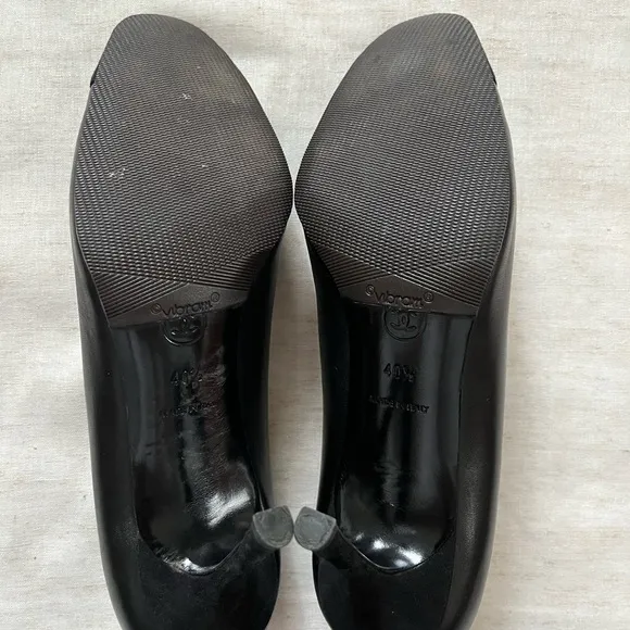 Chanel pearl accented heels 40.5 with velvet cap toe