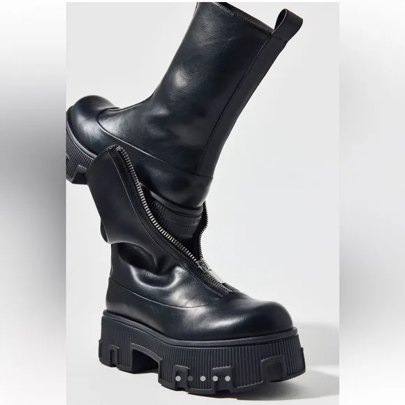 Charles &amp; Keith Women's Black Zip Up Lug Boots Y2K Chunky Combat Platform Moto