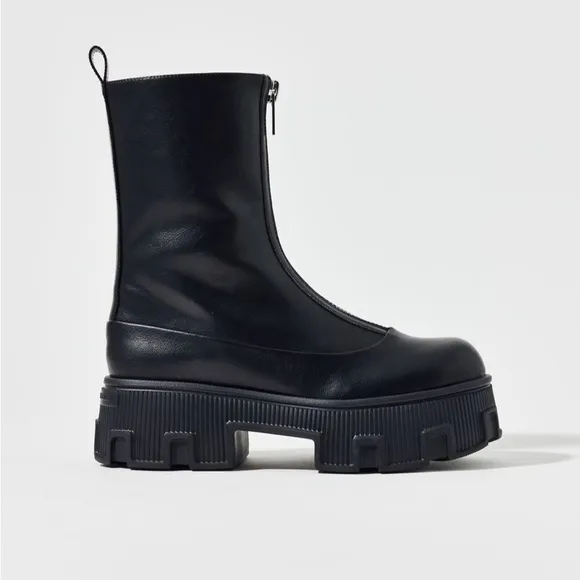 Charles &amp; Keith Women's Black Zip Up Lug Boots Y2K Chunky Combat Platform Moto