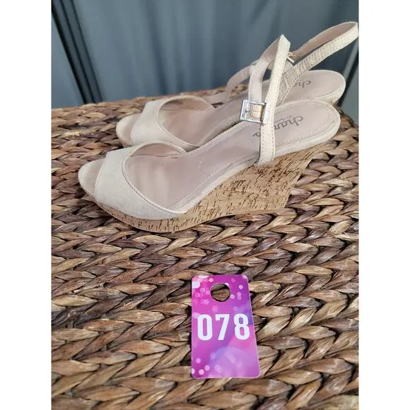 Charles by Charles David Women's 8 M Beige Suede Formal Preppy Wedge Sandals