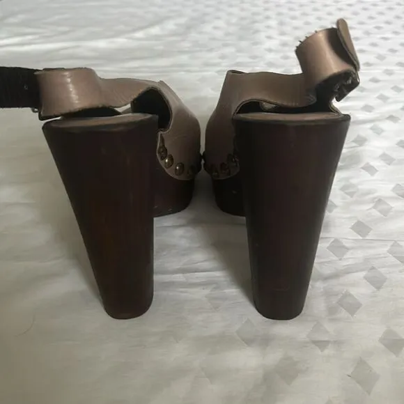 CHARLES DAVID &quot;PICCHIO&quot; TAUPE STUDDED SLINGBACK HEELS sz 6