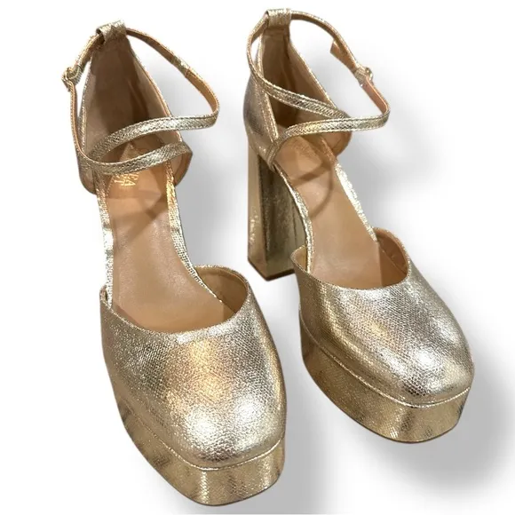 Chelsea &amp; Violet Gold Platform Heels Size 6