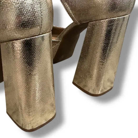 Chelsea &amp; Violet Gold Platform Heels Size 6