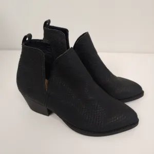 Chinese Laundry Cortes Snakeskin Snake Embossed Black Boots 5.5