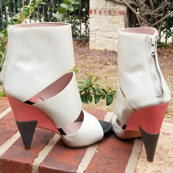 Chloe cut-out heels wedge booties Size 37.5 / 7
