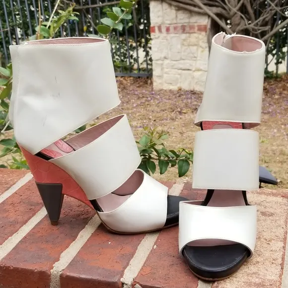 Chloe cut-out heels wedge booties Size 37.5 / 7