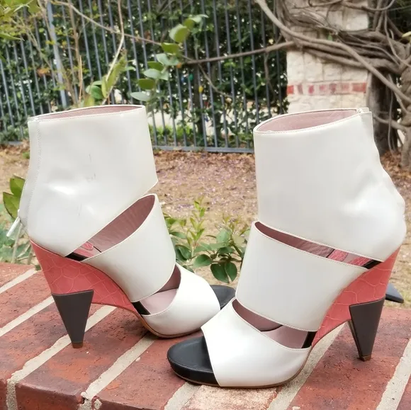 Chloe cut-out heels wedge booties Size 37.5 / 7