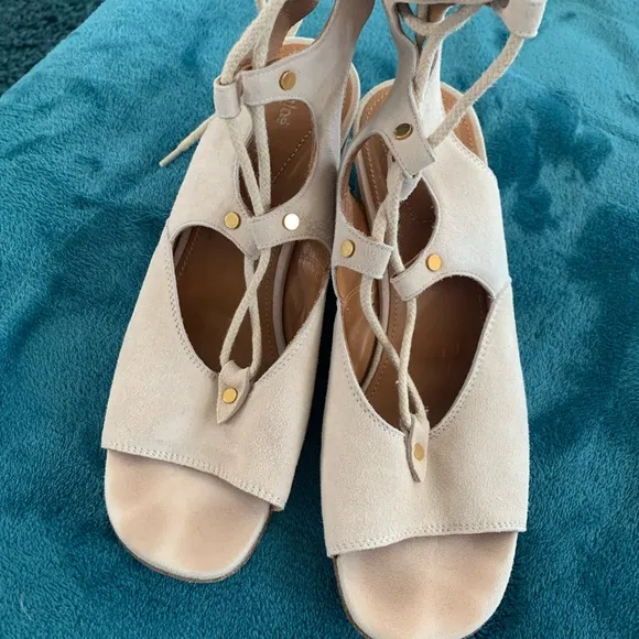 Chloe Foster beige/tan Gladiator Sandals