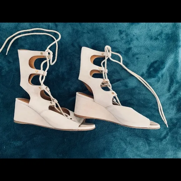 Chloe Foster beige/tan Gladiator Sandals