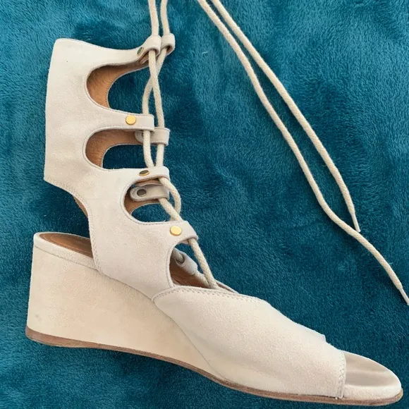 Chloe Foster beige/tan Gladiator Sandals