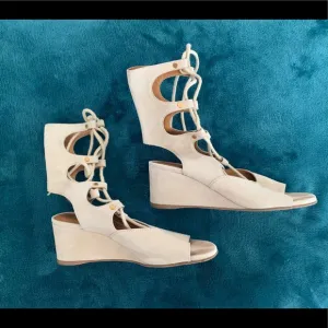 Chloe Foster beige/tan Gladiator Sandals