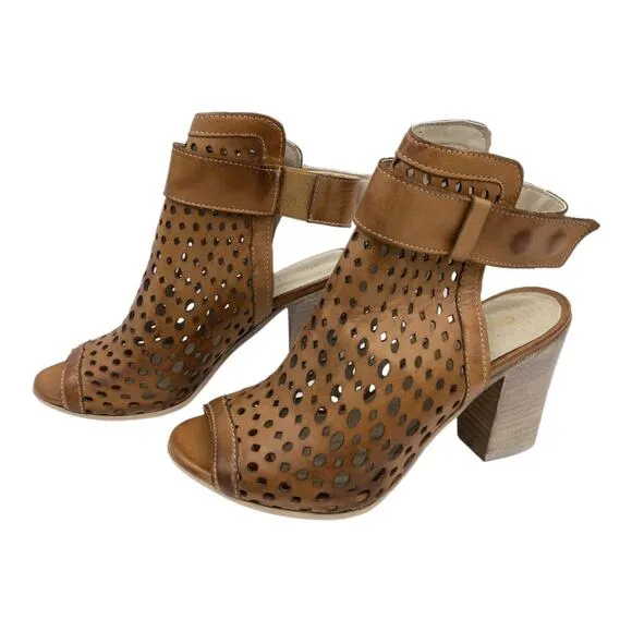 Chocolat Blu Brown Camel Laser Cut Cameron Open Toe Leather Sandals 36