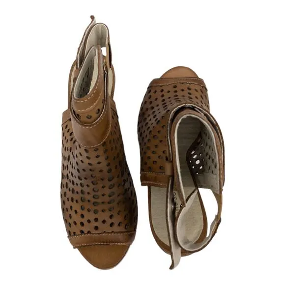 Chocolat Blu Brown Camel Laser Cut Cameron Open Toe Leather Sandals 36