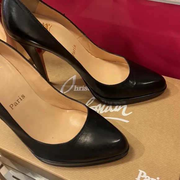 Christian Louboutin Black Leather Pumps 39.5