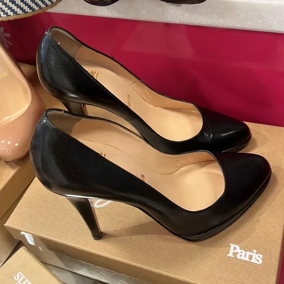 Christian Louboutin Black Leather Pumps 39.5