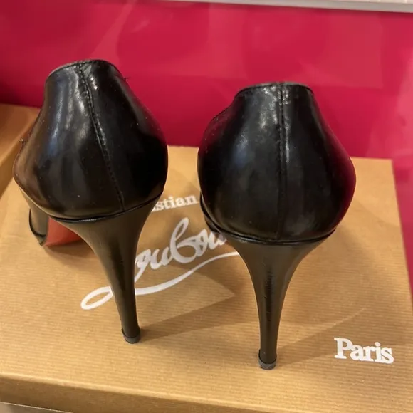 Christian Louboutin Black Leather Pumps 39.5