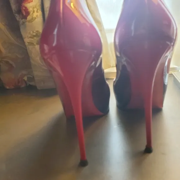 Christian Louboutin Very Prive Red Black DEGRADE Size 40 (US 8.5-9) Pumps Shoes