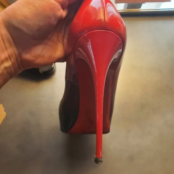 Christian Louboutin Very Prive Red Black DEGRADE Size 40 (US 8.5-9) Pumps Shoes
