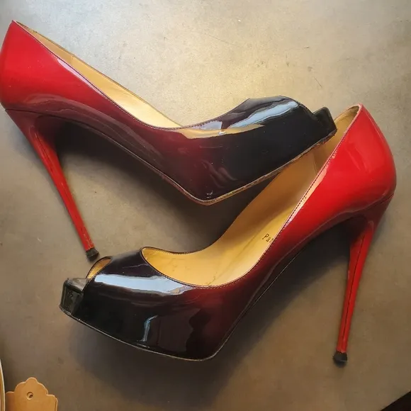 Christian Louboutin Very Prive Red Black DEGRADE Size 40 (US 8.5-9) Pumps Shoes