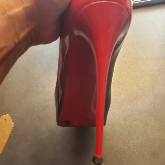Christian Louboutin Very Prive Red Black DEGRADE Size 40 (US 8.5-9) Pumps Shoes