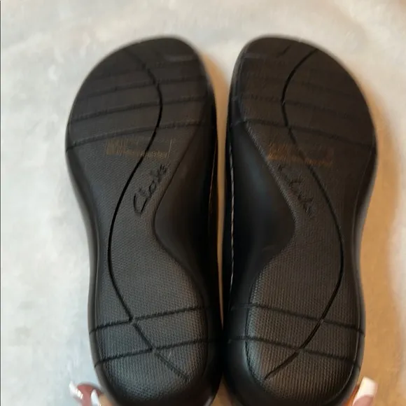 Clarks Bendables Women's Black Loafers Size 9 NWOT