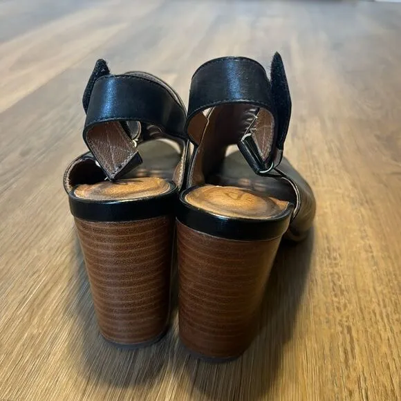 Clarks Briatta Key Slingback Block Heel Sandals ladies size 11 M leather upper