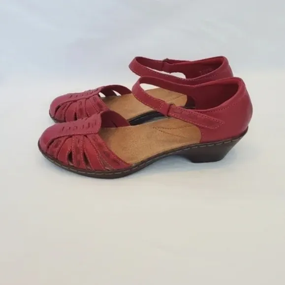 Clarks Collection burgundy d'orsay wedge shoes Size 6.5 M