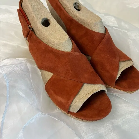Clarks Maritsa Lara Womens Wedge Sandals Rust Suede