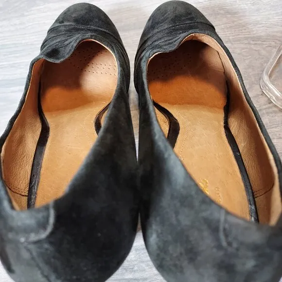 Clarks Women's Delsie Joy Pumps Size 10 Black Suede Pleated Platform Heels Shoes