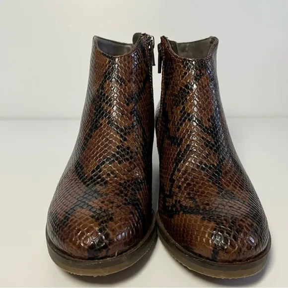 Clarks Womens  MILA MYTH Leather Snake Skin Block Heel Ankle Boots Booties Sz 6