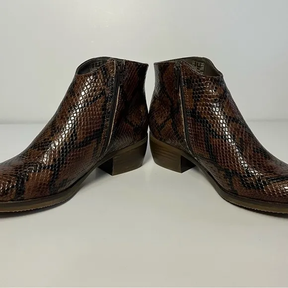 Clarks Womens  MILA MYTH Leather Snake Skin Block Heel Ankle Boots Booties Sz 6