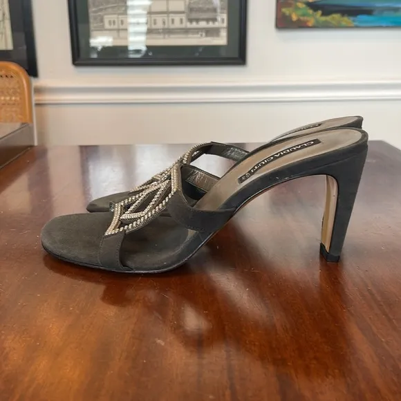🍴Claudia Ciuti Gray suede curved heel geometric rhinestone detail sandals