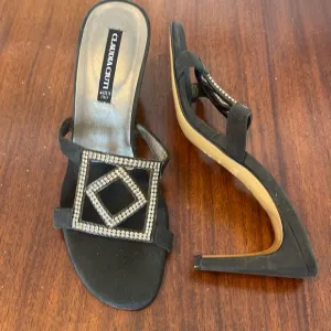 🍴Claudia Ciuti Gray suede curved heel geometric rhinestone detail sandals