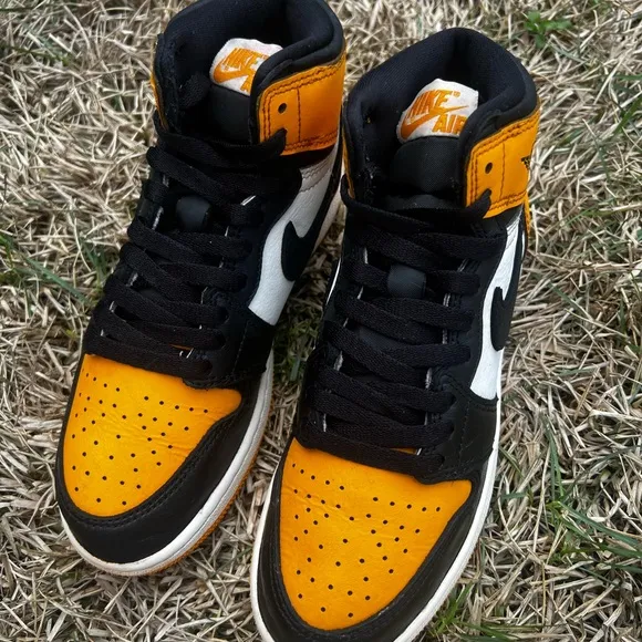 CLEAN Air Jordan 1 High OG Retro size 4.5 Kids Yellow Toe shoes