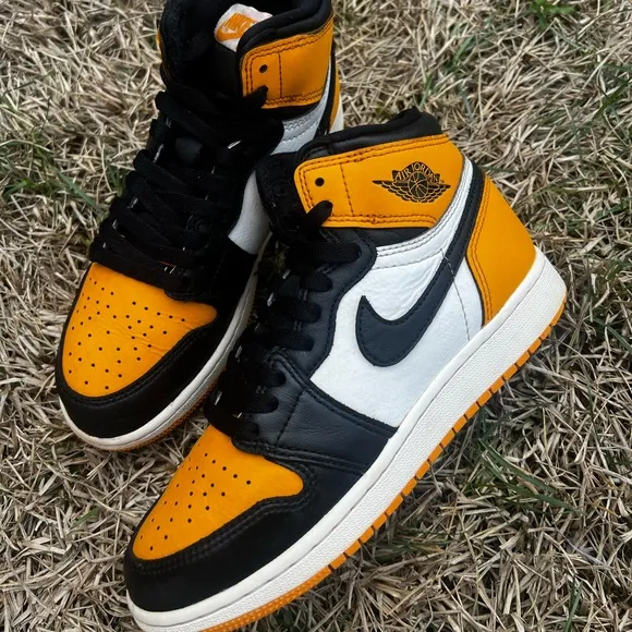 CLEAN Air Jordan 1 High OG Retro size 4.5 Kids Yellow Toe shoes
