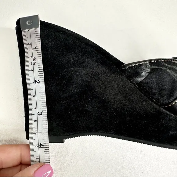Coach Meredith Wedge Sandals Black Suede Shoes SZ 6 Signature Print