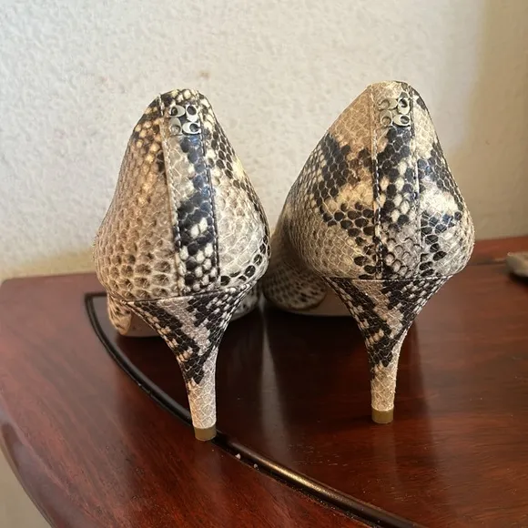 Coach snake embossed Pumps Sz 11